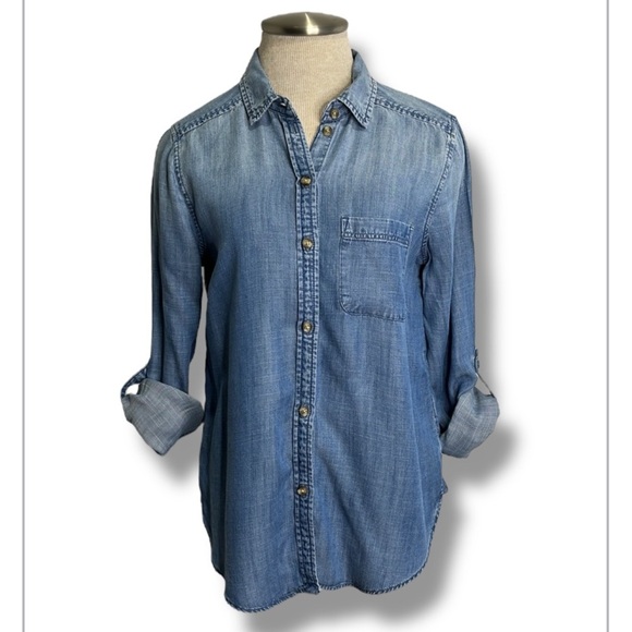 American Eagle Women's Boyfriend Fit Top Size S Denim Jean Shirt Button Up Light - Picture 1 of 15